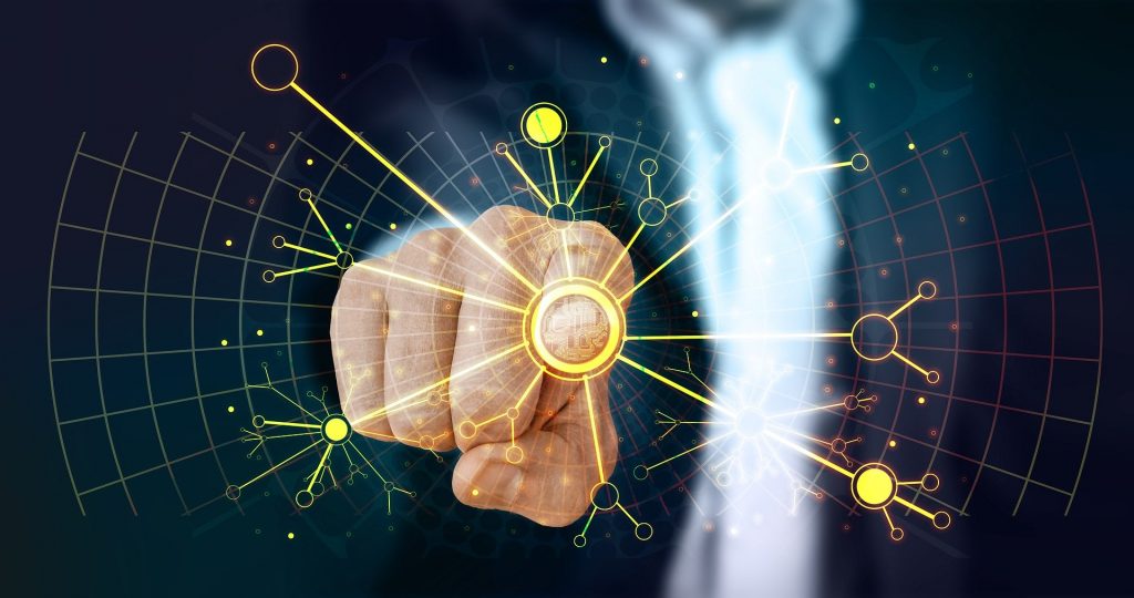 cerveau numérique connecté avec réseau de données et symboles technologiques brillants