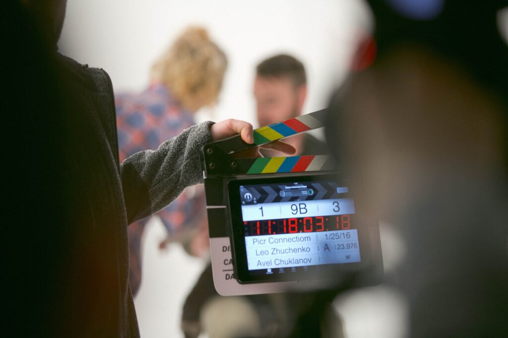 claquette de cinéma tenue lors du tournage d'un film français